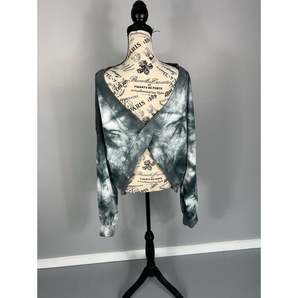 Reversible black and white tie dye crisscross cutout sweatshirt - Picture 11 of 11